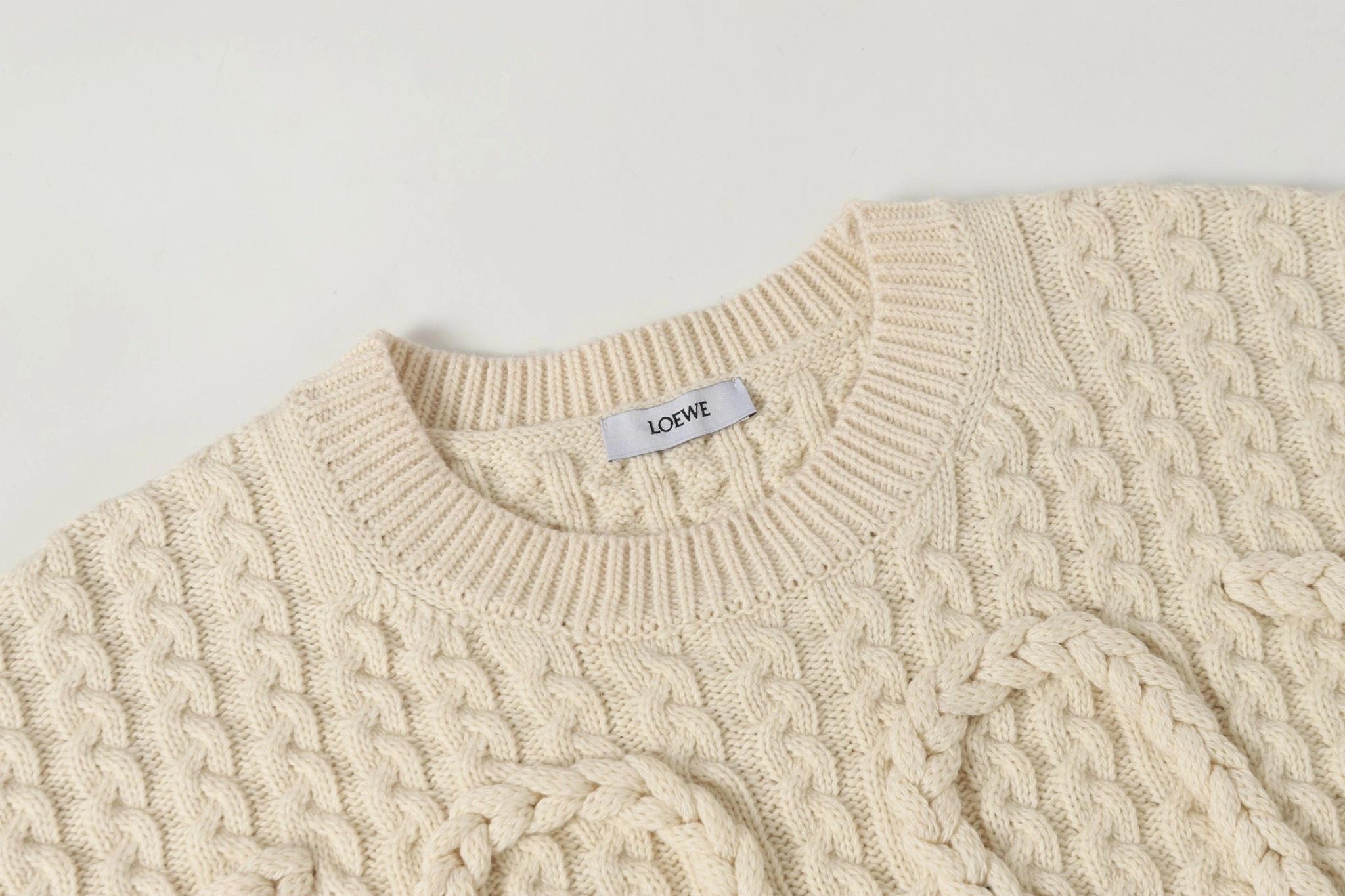 wg.luxury -- 8o5w5 wool item: E-F125J1431